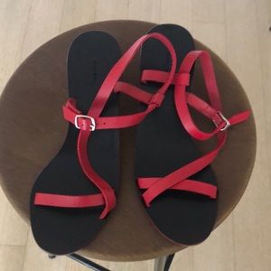 NWOT Anine Bing red leather t-strap sandals. Never worn, wdust bag. 2in block hl